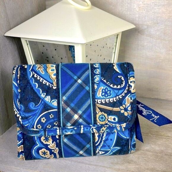 Vera Bradley Trifold Wallet Retired Windsor Navy - Picture 1 of 7